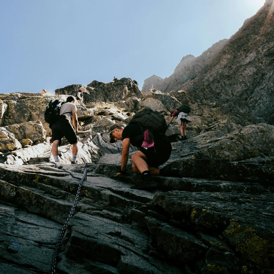 Nadie escala el Everest solo